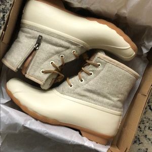 Sperry white duck boots sz 8 with original box